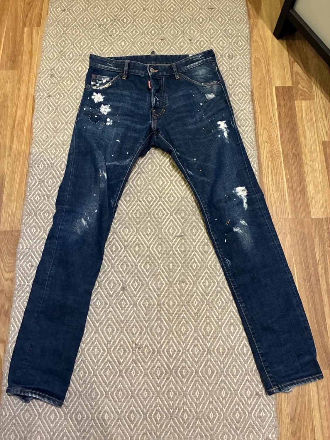 Mörkblå distressed jeans från Dsquared2