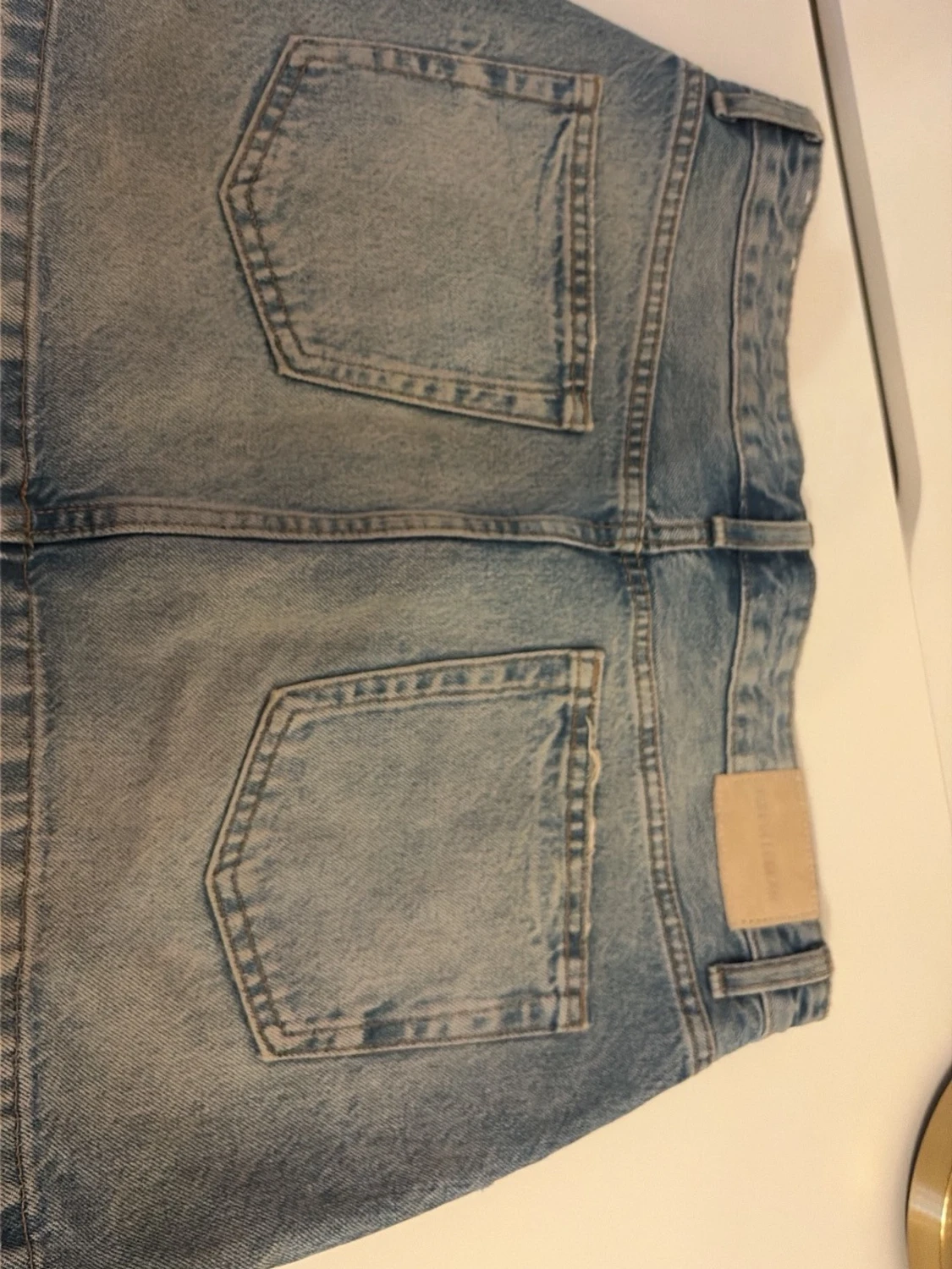 Blå jeanskjol med hål  - 3