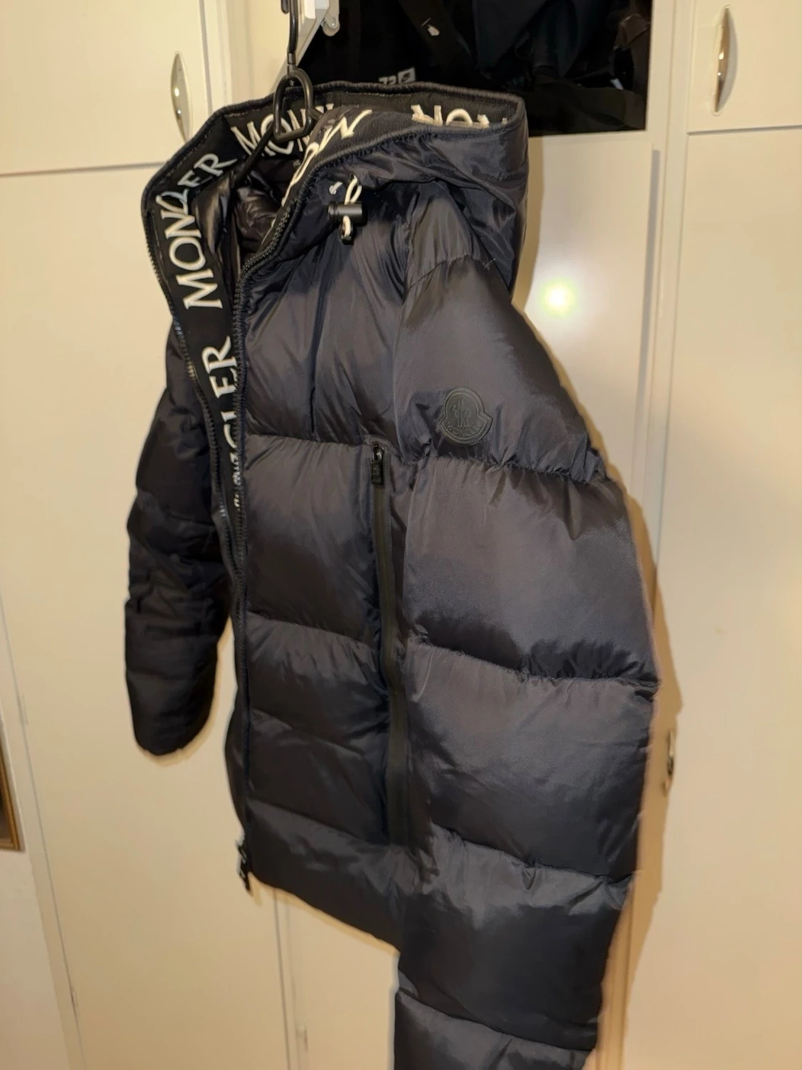 Svart dunjacka från Moncler - 1