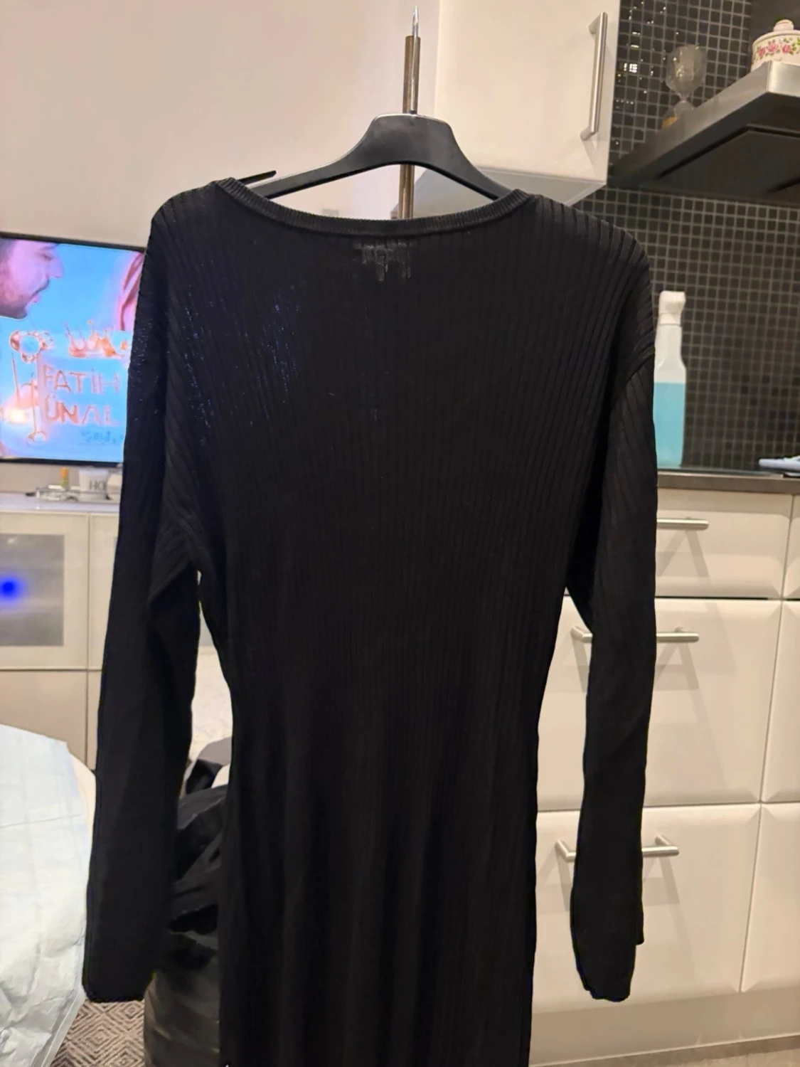 Svart långärmad ribbad klänning - 1