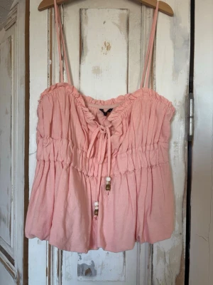 Peach färgad topp Zara  - Korall färgad/peachfärgad topp från Zara som aldrig används. 