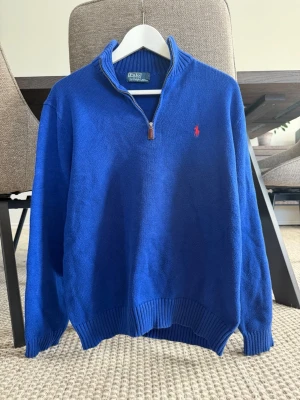 Ralph Lauren tröja  - Säljer en Ralph Lauren tröja i storlek S. Mycket bra skick.  Postar inom 1–2 dagar.  Skriv privat om du vill ha fler bilder. 📦👕