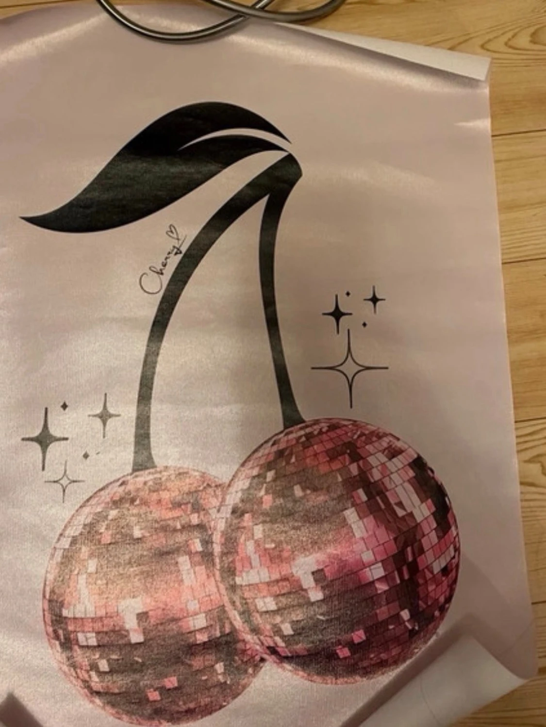 Poster med körsbär och discokulor