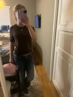 brun tröja  - Säljer en brun tröja från mk.