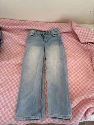 Monkey jeans - Väldigt små i storleken men väldigt fina och bra kvalitet. 