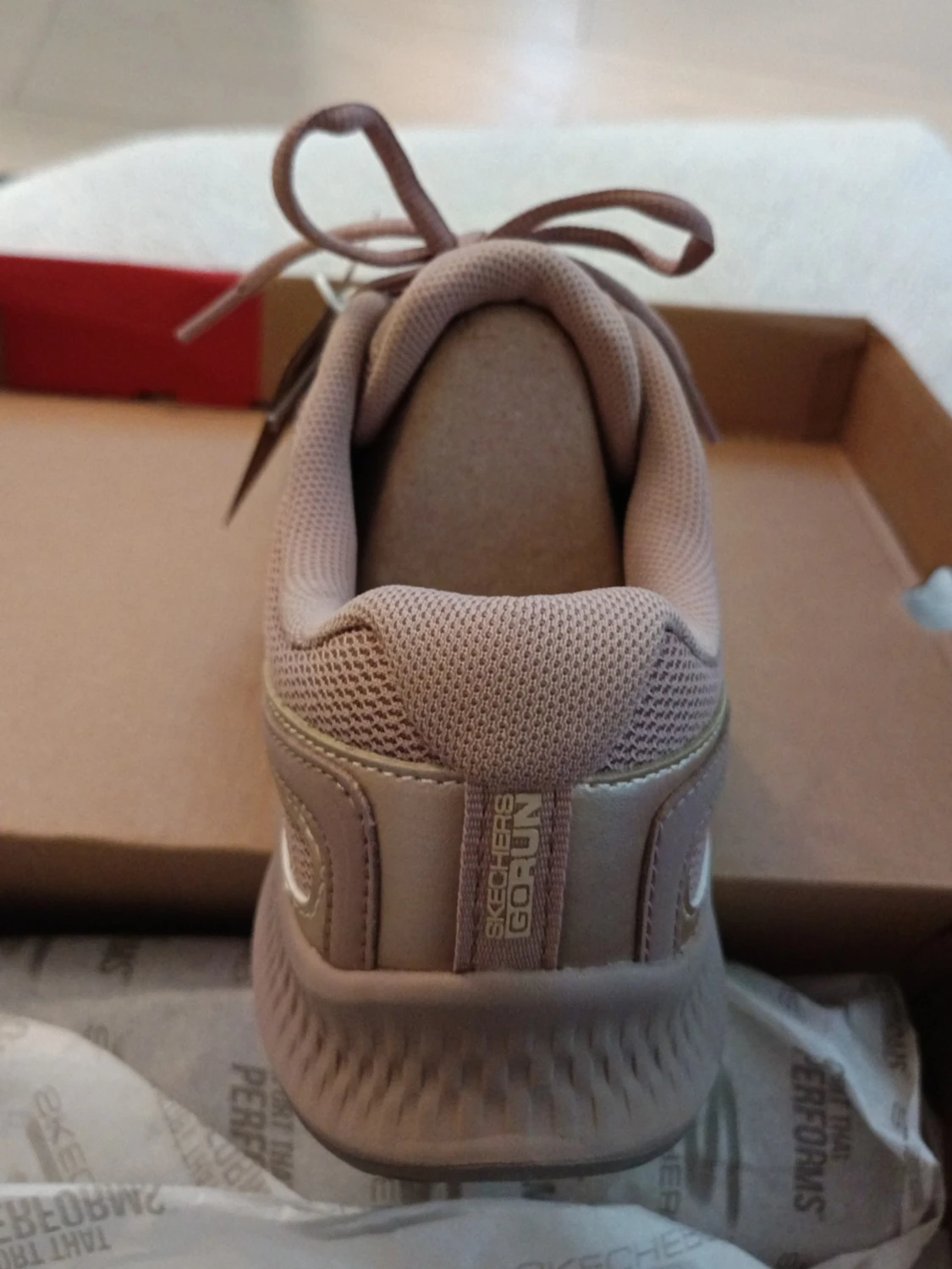 Beige sneakers från Skechers - 1