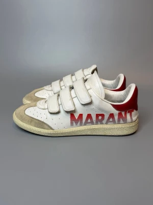 Isabell Marant Skor  - ‼️VI TAR EJ BYTEN‼️ Isabell Marant sneakers | Skick: 8.5/10 | Storlek 38 EU | ingår enbart skorna vid köp! | Fraktar inom 24H efter köp på köparens bekostnad 📦💨 | Hör av dig vid minsta fråga eller fundering 💭 