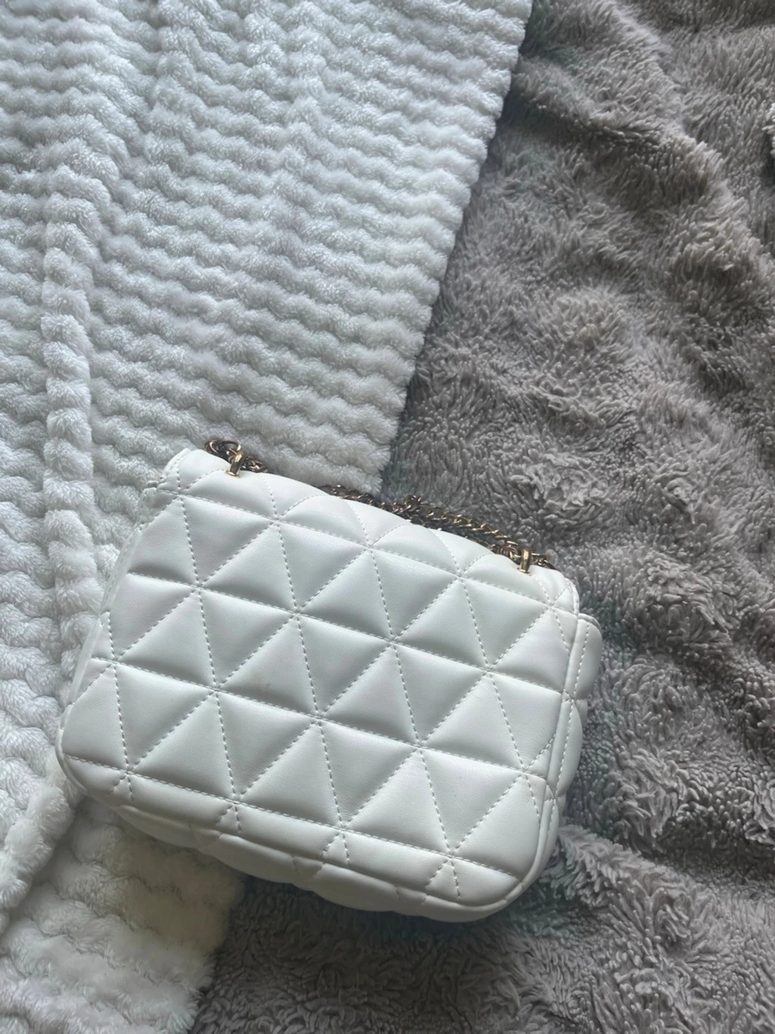 Vit quiltad handväska med kedja - 1