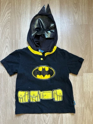 Batman-tröja  - Batman-tröja som blinkar. Trycket har även krakelerat också 