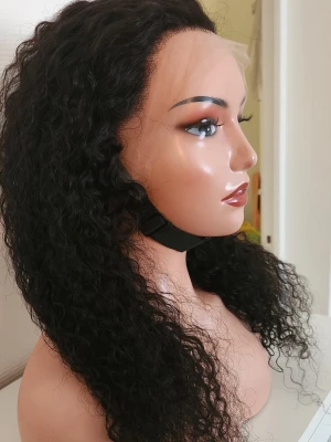 100% human hair, äkta hår water wave 13*4 lace frontal wig  - Snygg svart lockig peruk med lace frontal för naturlig hårfäste-look. Peruken har täta, definierade lockar och är gjord av 100% human hair äkta hår. Perfekt för att snabbt byta stil och få ett fylligt hår med volym.