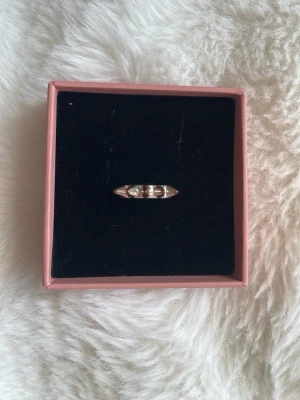 Silver ring! 💍  - En silver ring ifrån Edblad, är dock ganska rostig men syns fortfarande som silver!🫶🏻🫶🏻🫶🏻