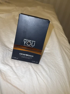 Stronger with you  - En stronger with you som är 30% använd, cirka 70 ml är alltså kvar. Modellen är intensly och är väldigt hållbar. Skriv gärna privat för övriga funderingar☺️