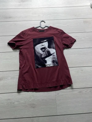Limitato t shirt - Riktigt snygg t shirt från limitato. Skriv vid minsta fundering!