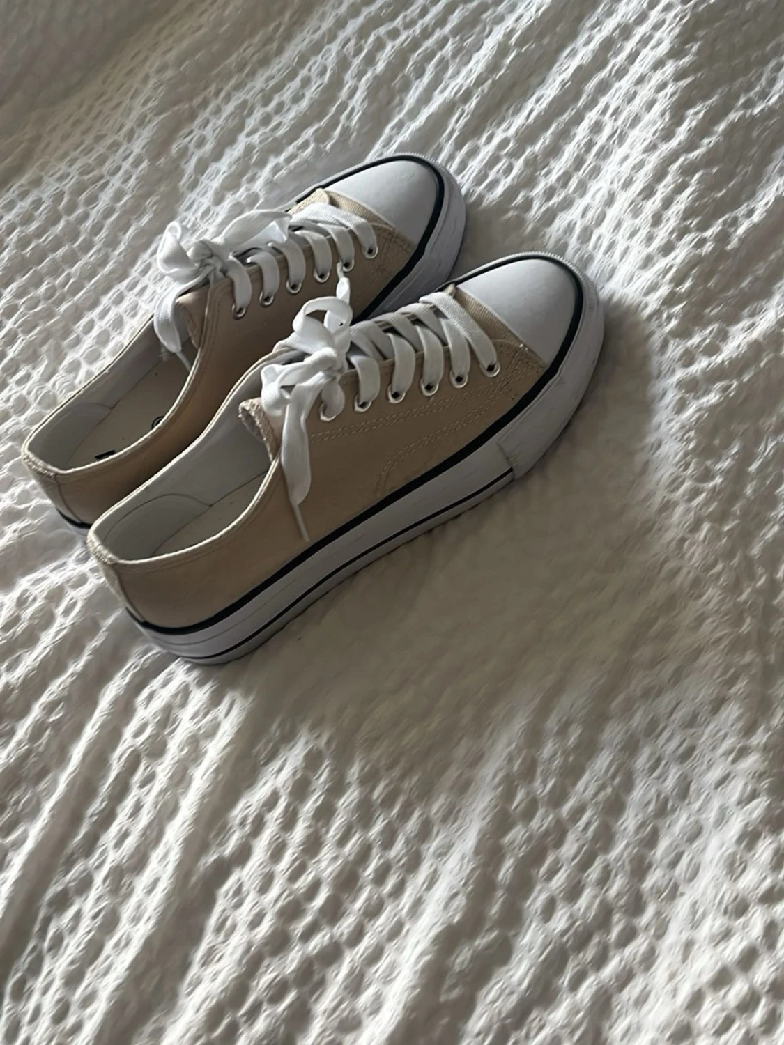 Beige sneakers från Vty - 2