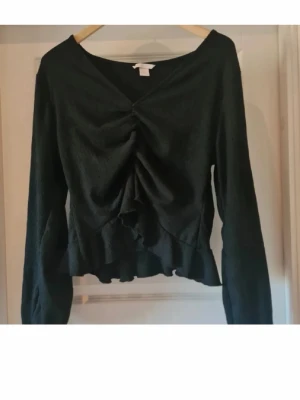Blus H&M - Topp från HM storlek 38/M säljes i fint skick! Passar även en S