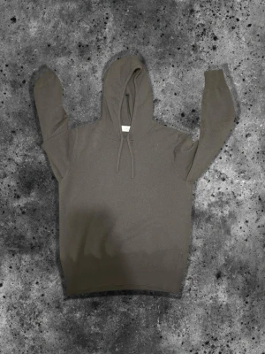 Grön kashmir hoodie - Grön kashmir hoodie från sayless, storlek S, mycket bra skick. Hör gärna av dig vid minsta fundering!