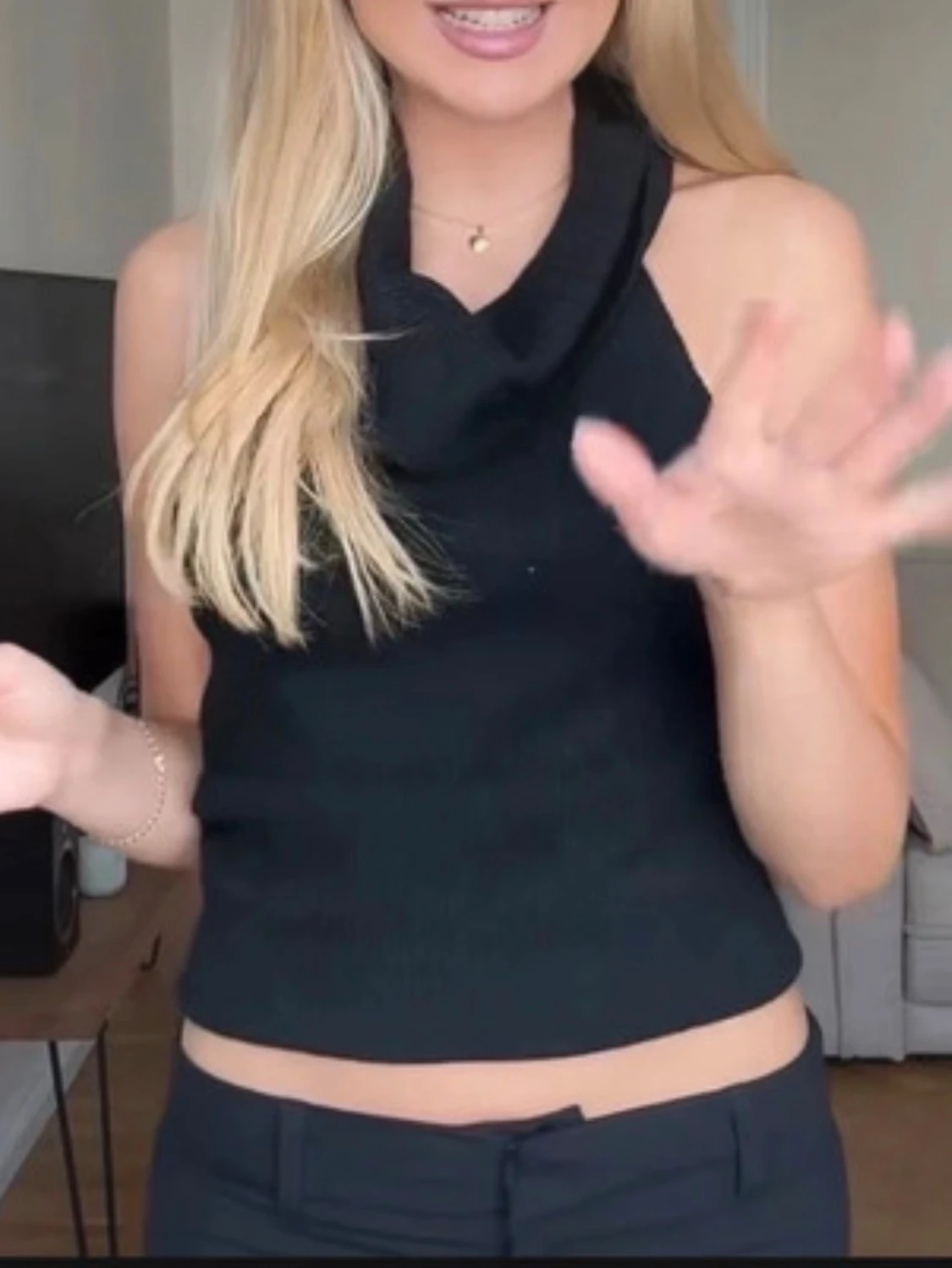 Svart stickad kragväst - 2