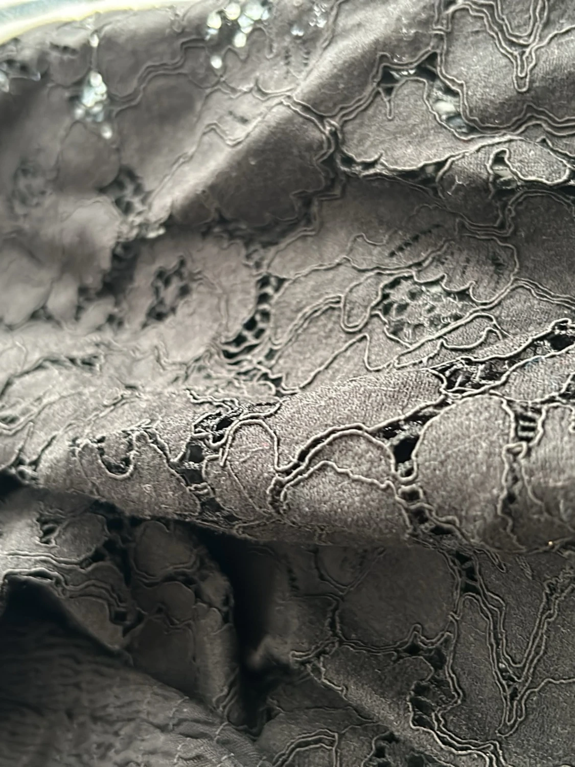 Svart croppad topp med spetsärmar - 2