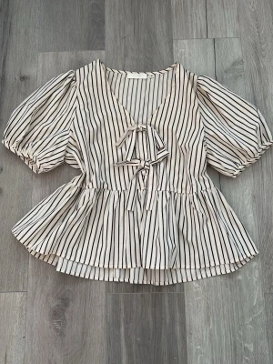 Fin topp - Fin randig topp från Carin Wester, knappast använd