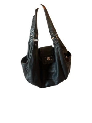 Marc Jacobs väska - Läderväska från Marc by Marc Jacobs 