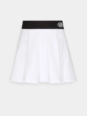 Vit kortkjol - Snygg vit tenniskjol från Game Point (Gina Tricot) med svart resårband i midjan och skjorts undertill☀️ Aldrig använd och lappen är kvar💝