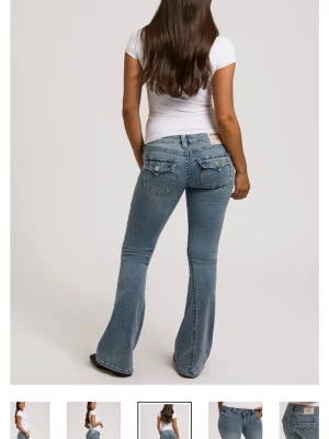 Jeans true religion  - Jättefina ljusblå low Waits true religon jeans i modell  joey storlek 26 i midjan, Jag är 163 och  har sytt upp dom eftersom de var för långa från början nu passar de bra i längden men på ena byxbenet så är det slitet längs ner. Köpt för 1299 säljer för 750 kr eftersom de är trasiga längs ner men bra skick i övrigt.  Köparen står för frakt 