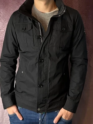 J.lindeberg field jacket bailey - Mycket fint skick | Size S (modellen är 188 cm 75 kg) | fraktar spårbart inom 24 timmar | för att köpa klicka ”köp nu” | vid frågor eller funderingar skriv ett meddelande | följare får bättre rabatter🙌