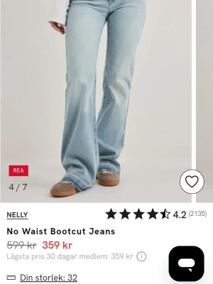 Nelly no waist jeans, läs texten under innan köp - Säljer dessa jeans från nelly i från början storlek xs. OBS byxorna har stretchat ut till mer av en storlek s samt att de är UPPSYDD att passa någon som är 150cm och personligen påstår jag själv att de är lite gula på låren och baken från användning vilket INTE RIKTIGT går bort i tvätten men är fortfarande fina på därav priset. Säljer pga av att de inte passar längre🩷🩷🩷