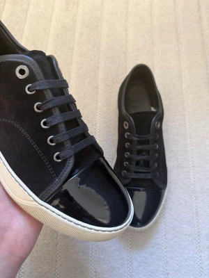 Lanvin Svarta  - Svarta lanvin i storlek UK 6, bra skick. Ingen box. Pris går ej pruta .