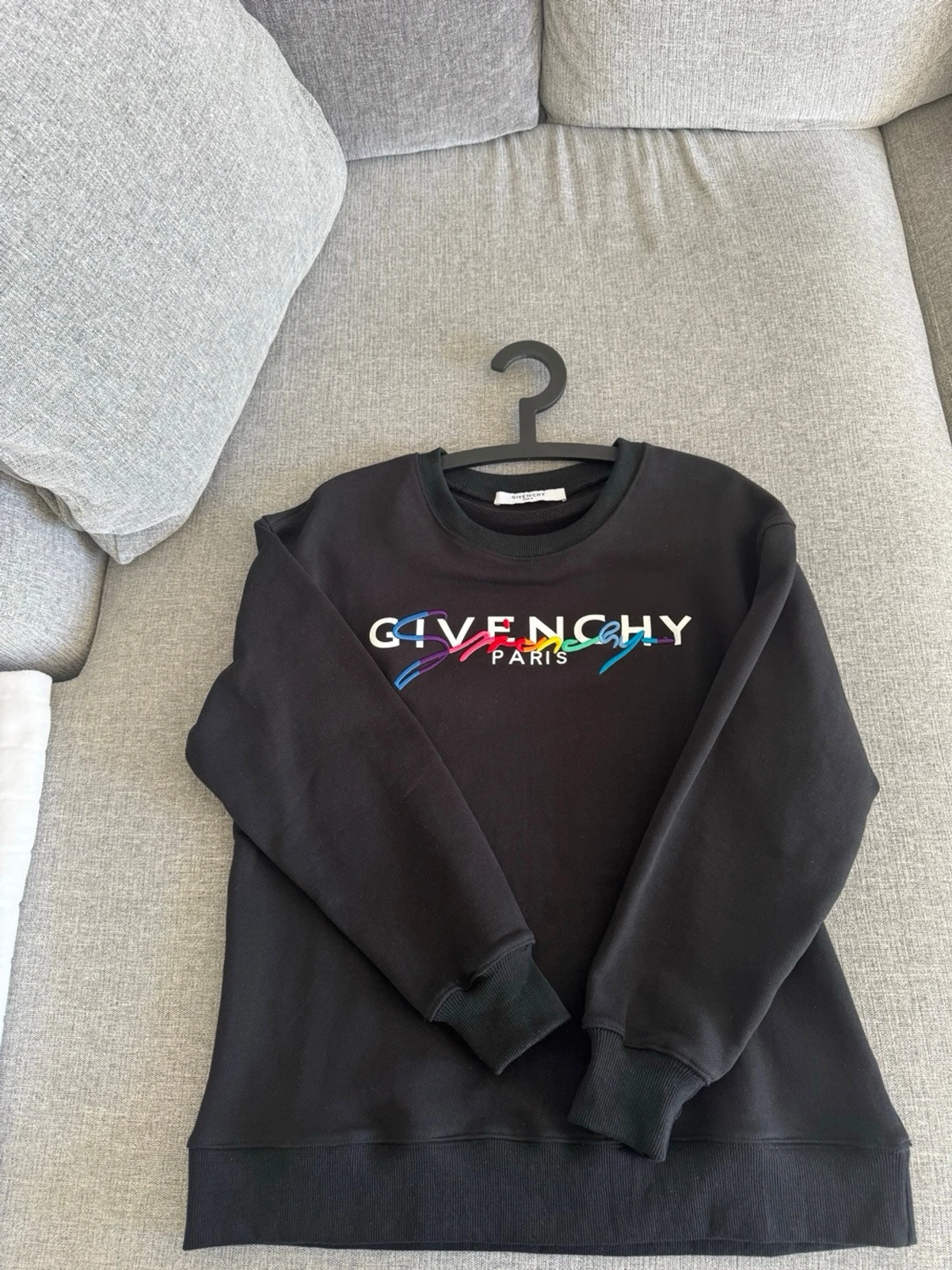 Svart Givenchy sweatshirt med färgglad logga