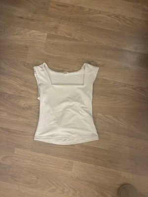 Square top - Super gullig square top från Gina tricot