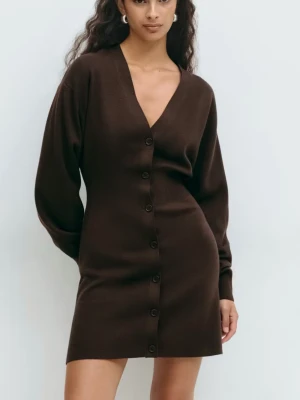 Knitted button down dress - Super fin klänning från Gina Tricot som tyvärr aldrig kommit till användning. Prislapp sitter kvar. Klänningen är slutsåld på hemsidan. Skriv för fler bilder💕