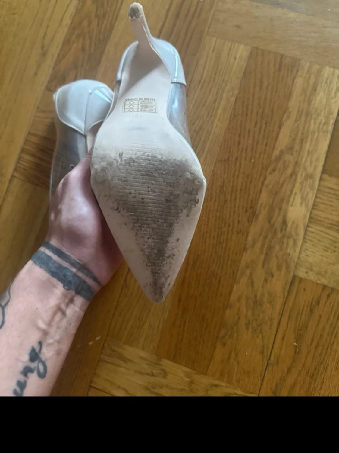 Vita pumps med transparent detalj - 4