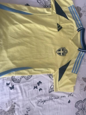 Sverige match T-shirt  - Inte använt mycket så den är ny. Funkar för fotbollen 