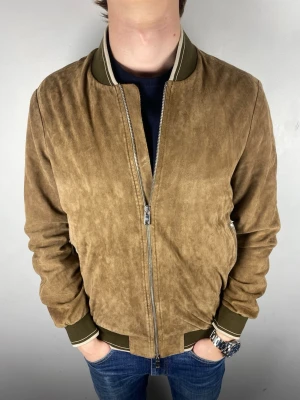 Boggi Milano mocka jacka - Nypris 17.500kr | Size L passar M | Mycket bra skick | Modellen är 184, 74 kg | Hör av dig vid frågor!