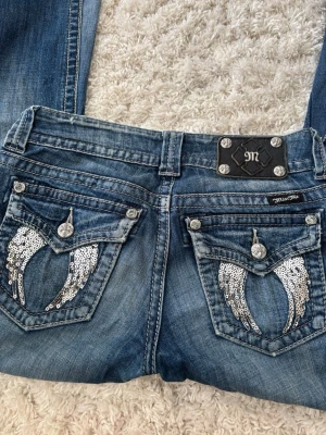 Miss me jeans  - Skräddar sydda till bootcut, storlek 26. Midjemått 37cm innerbenslängd 78cm. Kommer inte gå ner i pris ❤️