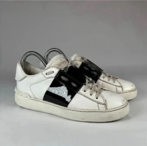 Valentino skor - Vit/svarta valentinos äkta. Storlek 38 