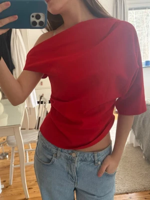 Zara topp  - Off shoulder topp, insydd midja! 