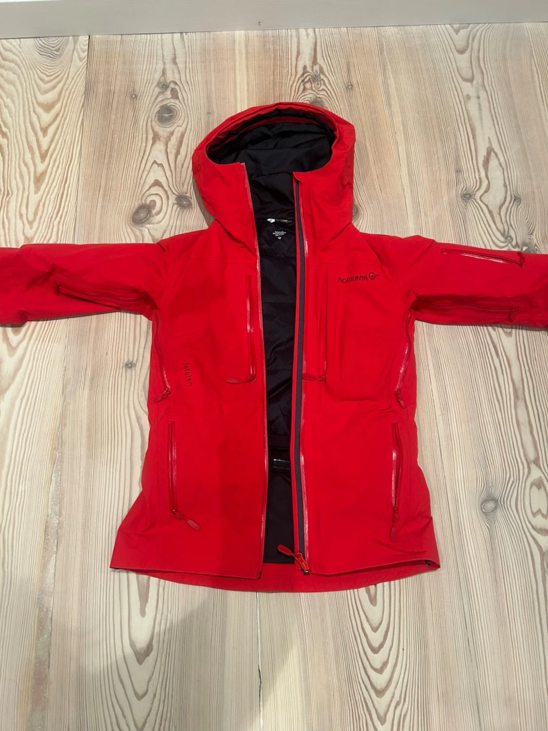 Röd skidjacka från Norrøna - 1