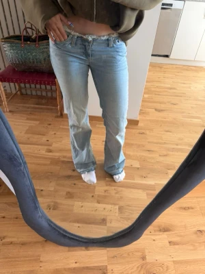 Populära lågmidjade jeans från Nelly  - Super snygga använda en gång jeans från Nelly!!