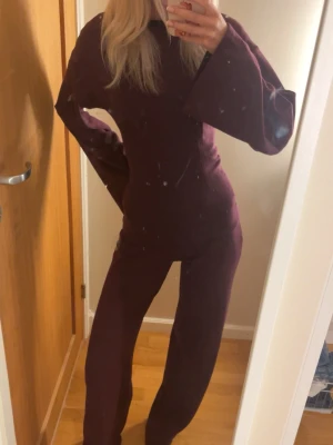 Mjukis sätt från Nelly  - Säljer både tröja och mjukis byxor från Nelly. Använd få tal gånger, är som nya💕