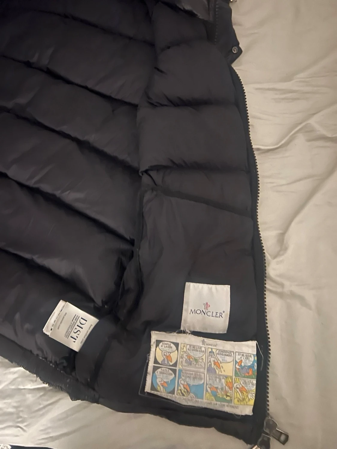 Svart dunväst från Moncler med huva - 1