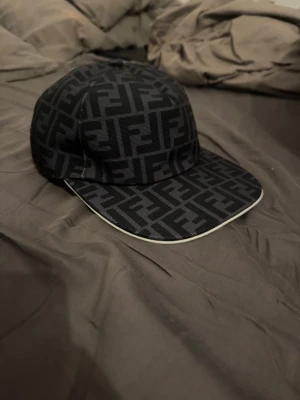 Fendi Keps - Säljer en sjukt snygg fendi keps! Hör av er vid frågor! (One size)