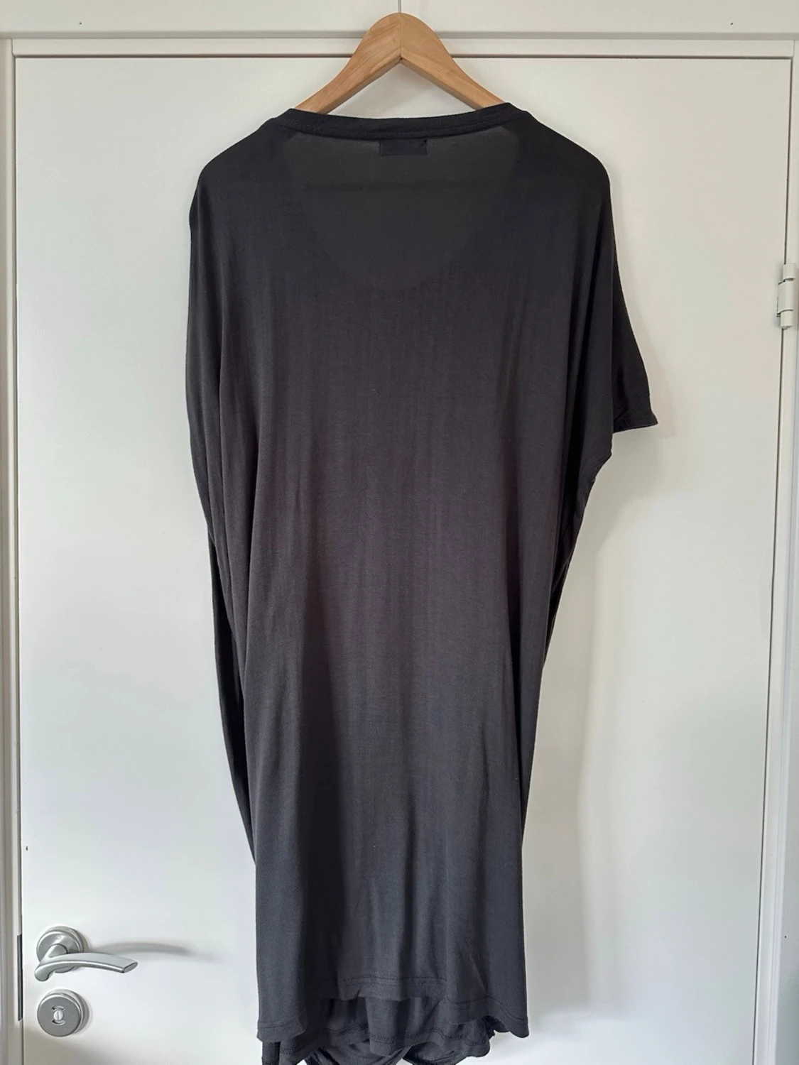 Mörkgrå draperad klänning ONLY, storlek M - 1