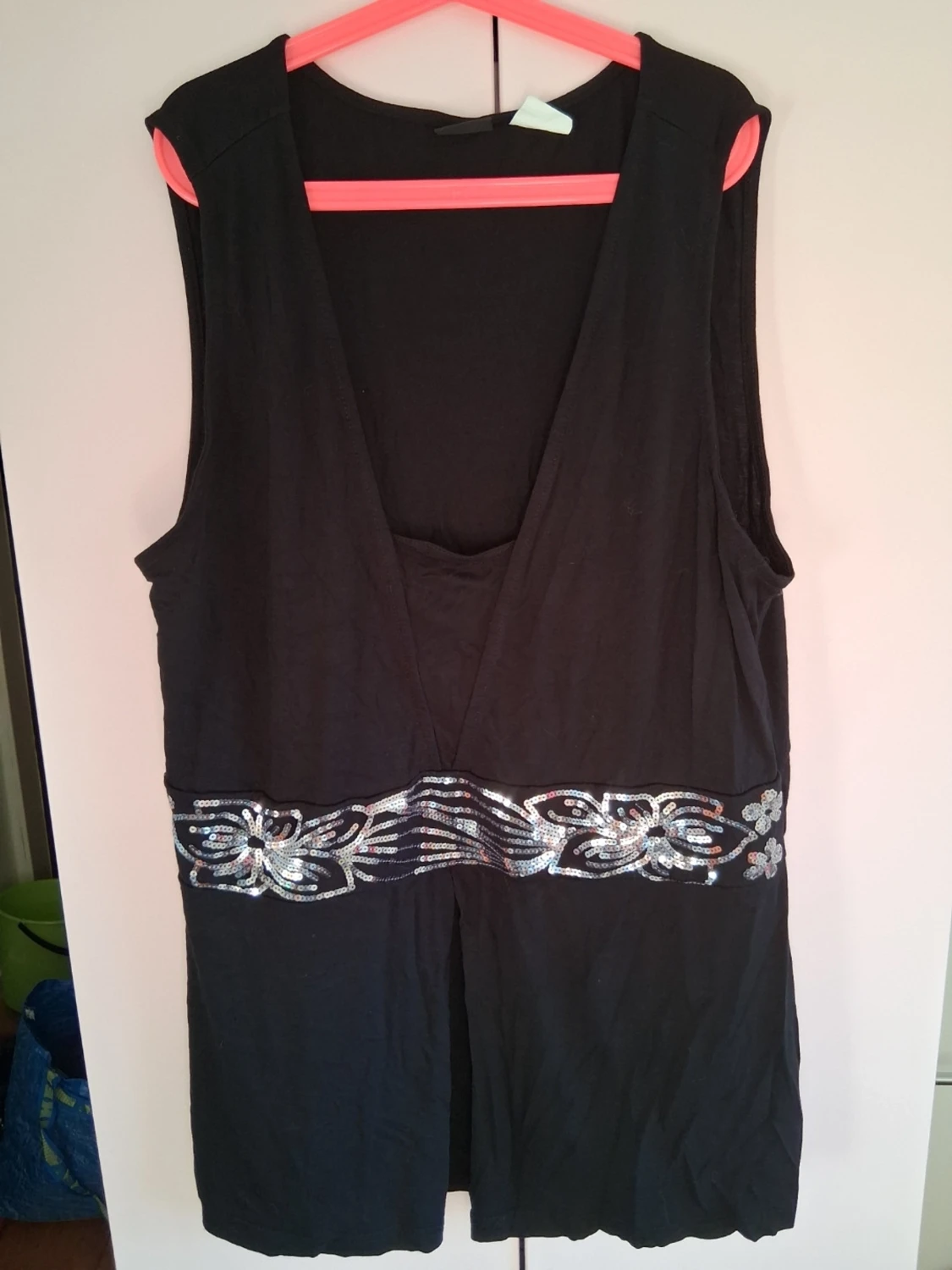 Svart ärmlös topp med paljetter