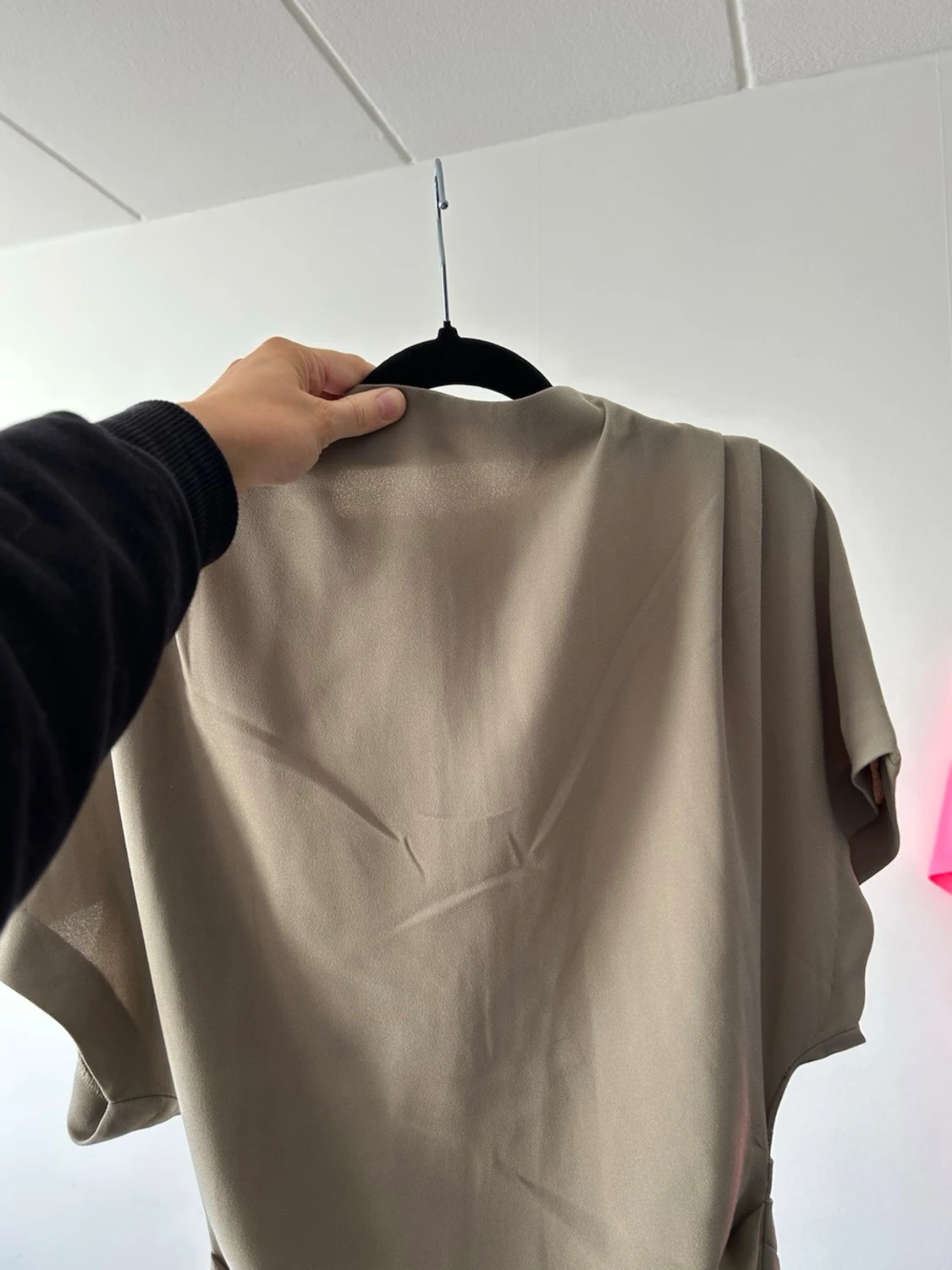 Kortärmad olivgrön klänning - 3