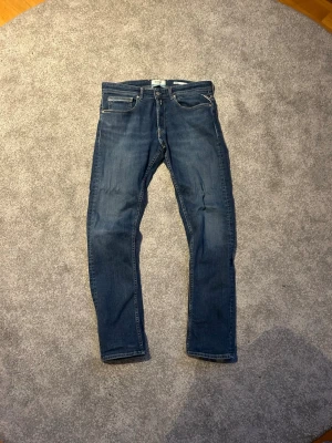 Replay Jeans - Replay Grover Jeans | Snygga Replay jeans i bra skick | Storlek: W32 L32 | Nypris: 1699kr | Hör av dig vid funderingar👍