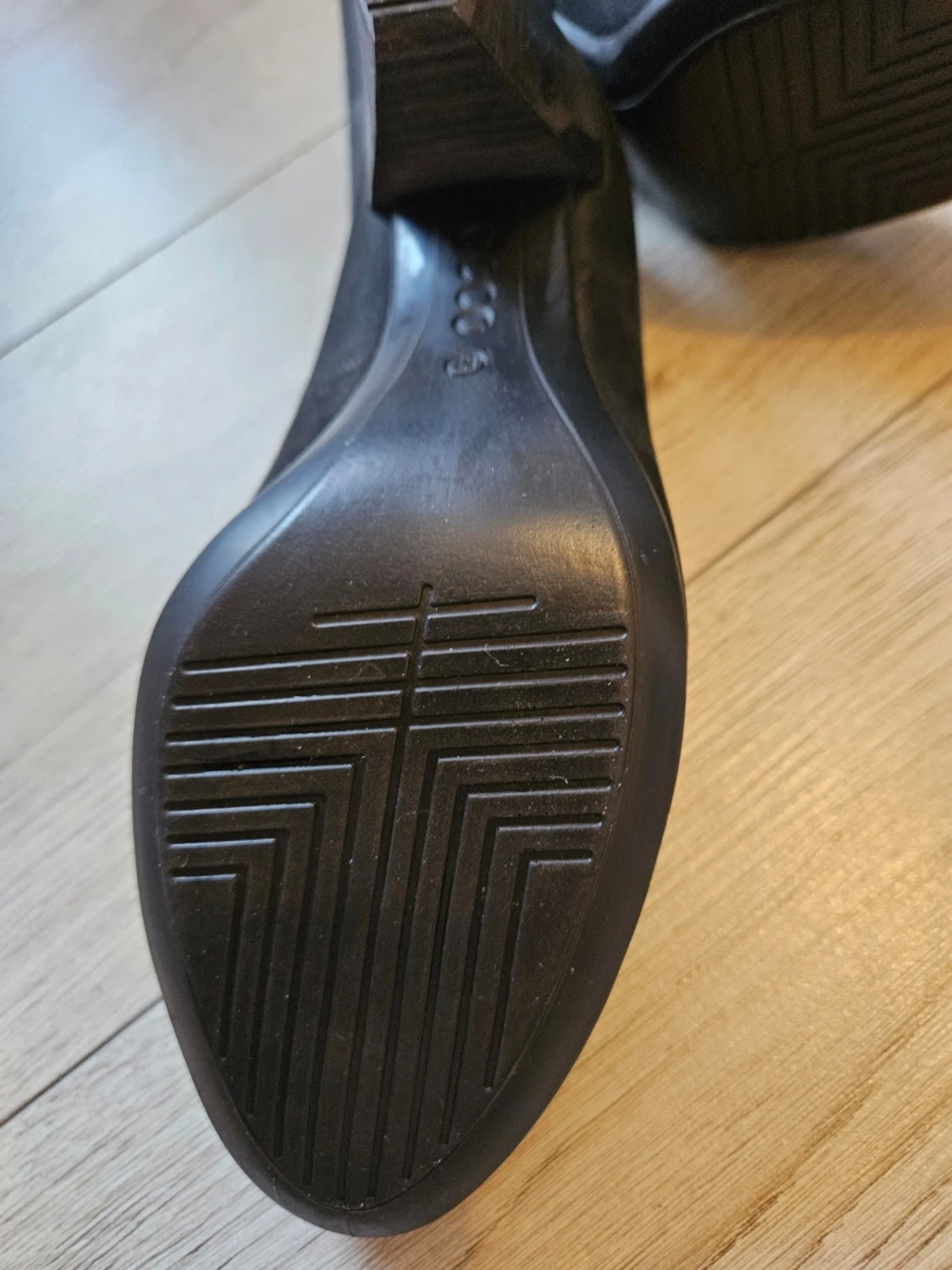 Svarta pumps från Ecco i mocka - 1