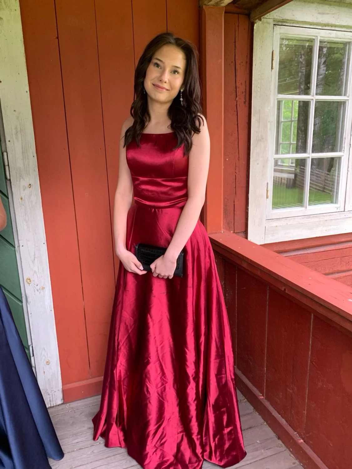 Vinröd balklänning med snörning