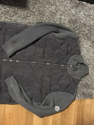 grå moncler cardigan  - storelk M